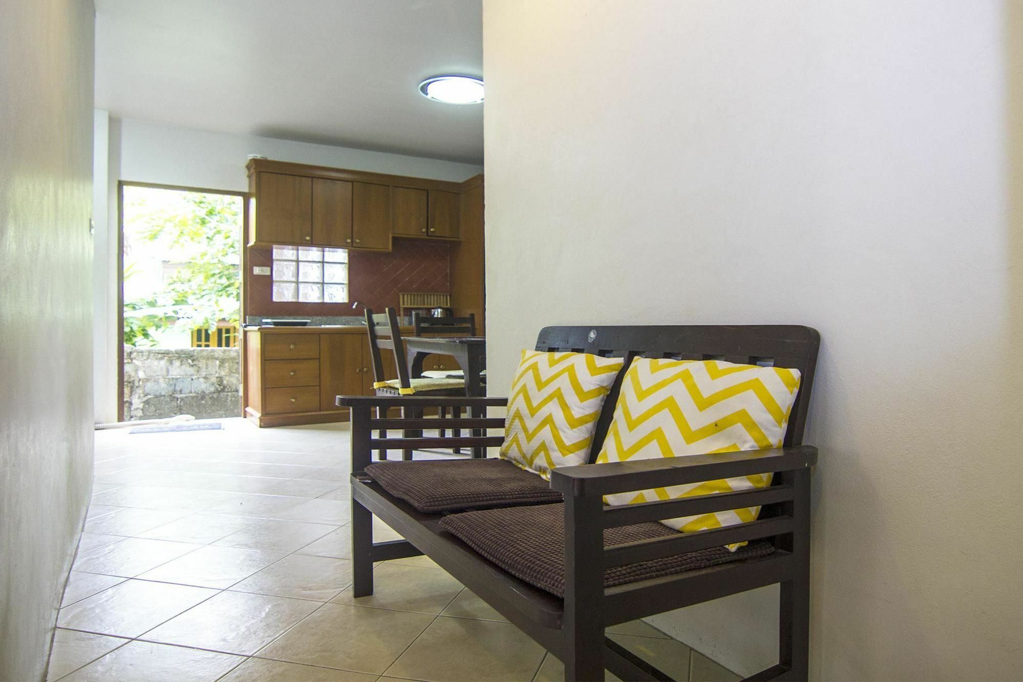 Villa Behind The Phuket Sea Екстер'єр фото